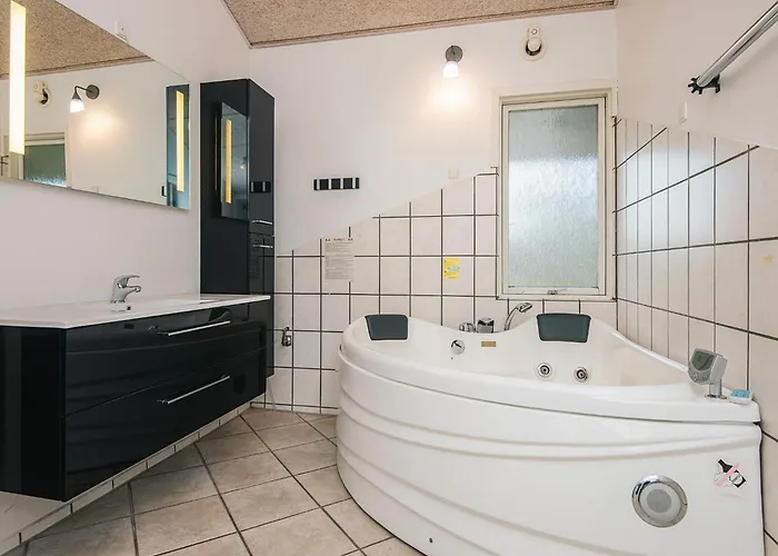 6 Person In Ansager-by Traum *